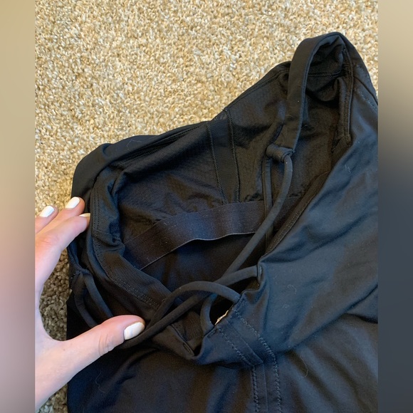 Lululemon black workout top size 4 - Picture 7 of 8